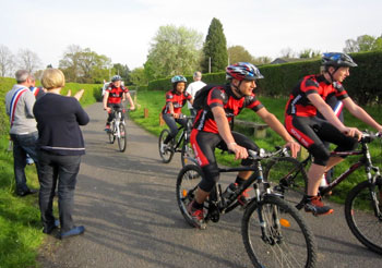 Cyclists arrive on Welwyn Anglo-French Twinning visit 2016